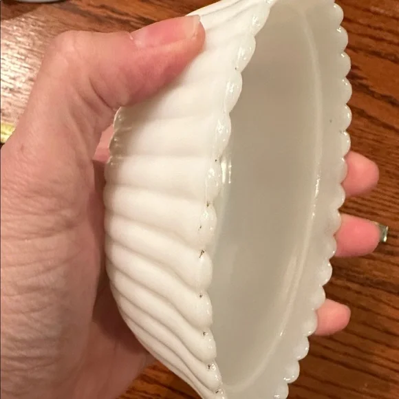 White Hen on Nest Dish - Picture 7 of 9